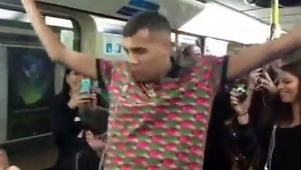 Stromae chante ivre dans le métro