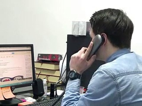 Il conquiert le monde avec ses lunettes branchées aux verres personnalisés