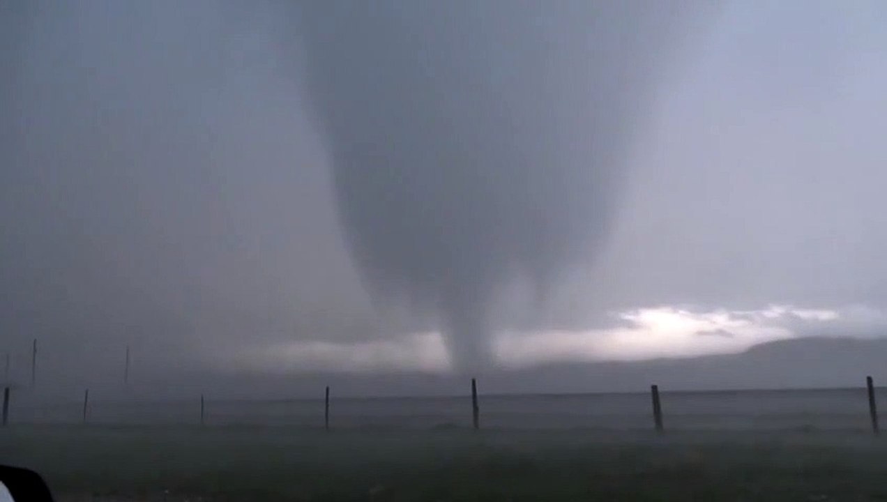 Cette tornade est si puissante qu'elle a emporté... DES VACHES !