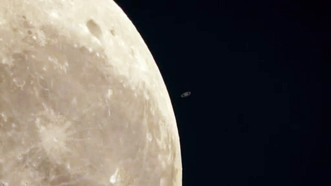 La Lune passe devant Saturne