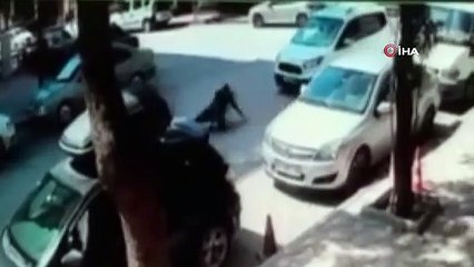 Otomobilin bisikletliye çarpma anı kamerada