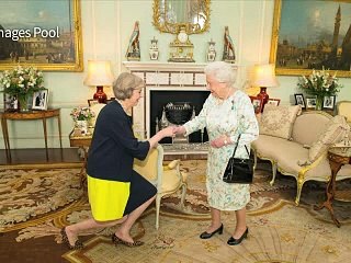 Royaume-Uni: premier jour pour Theresa May à Downing Street