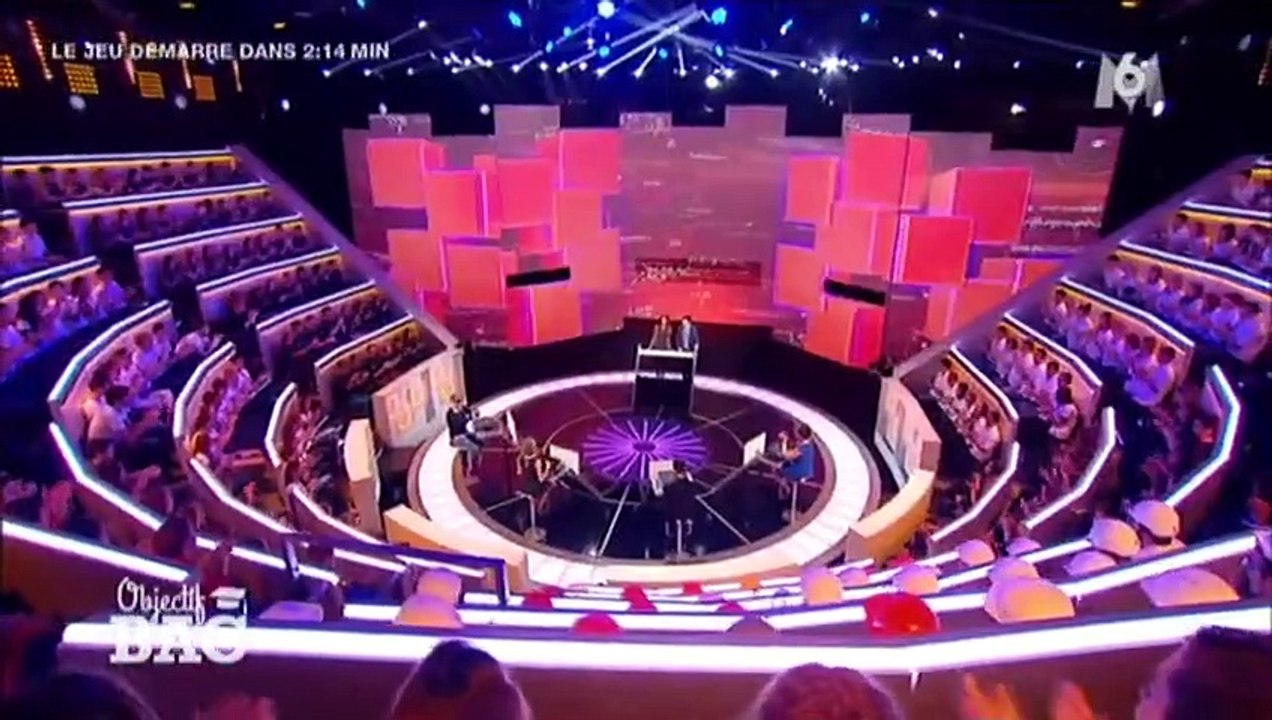 "Qu'est-ce que je sais vraiment ?" : le décolleté très vertigineux d'Eve Angeli