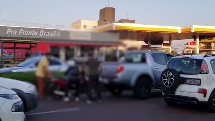Acidente entre moto e caminhonete é registrado na Av. Carlos Gomes