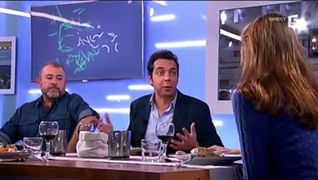 Carla Bruni agacée par les questions de Patrick Cohen
