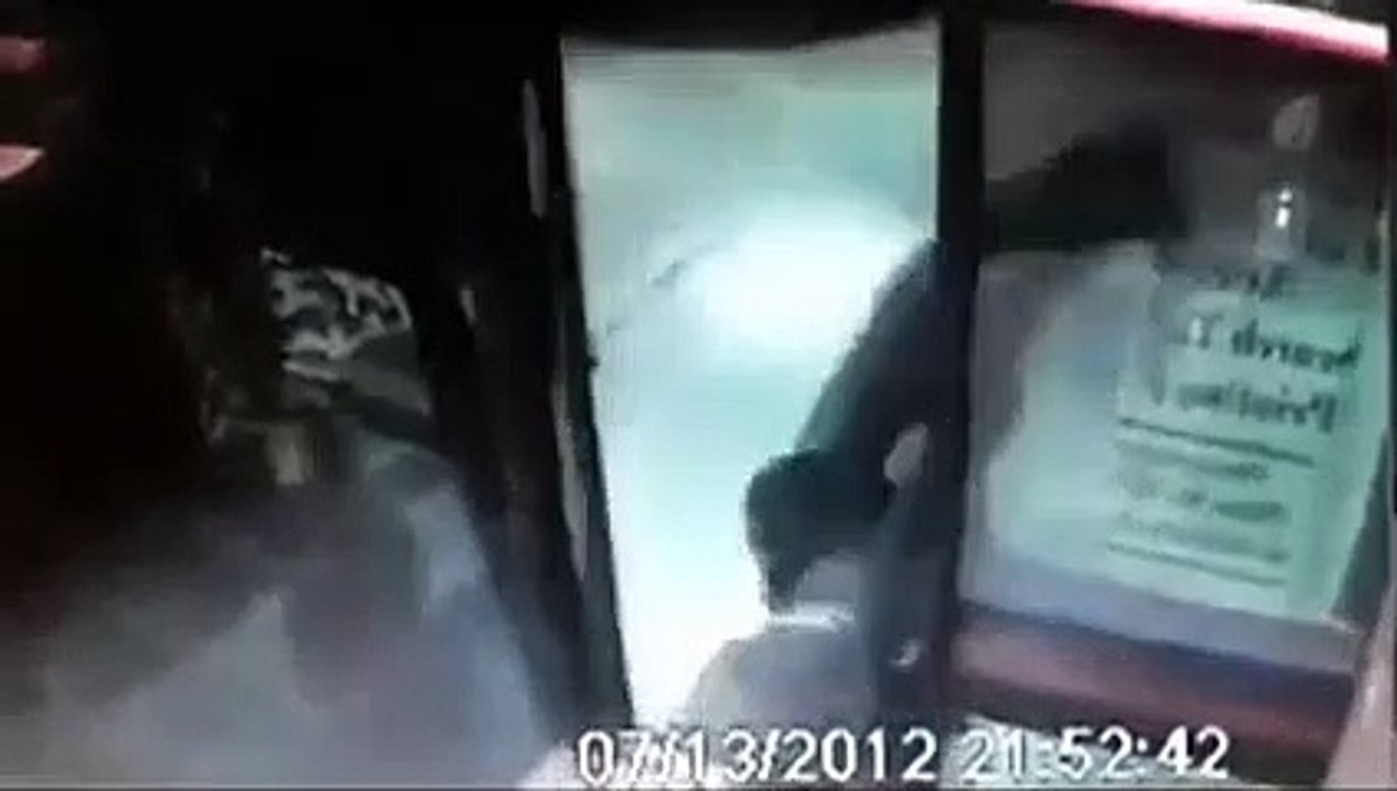 Un homme de 71 ans tire sur deux braqueurs