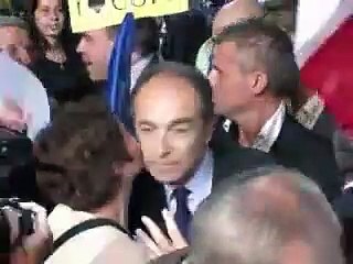 UMP: Fillon (67%) largement en tête devant Copé (32%), selon BVA