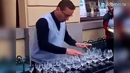 Pianoter sur des verres tel un virtuose, trop facile !