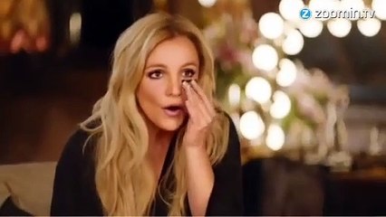 Oops, Britney Spears reste coincée dans un arbre