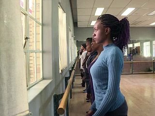 La danse classique entre sur scène dans le township de Soweto