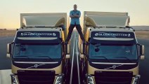 L'époustouflant grand écart de Jean-Claud Van Damme dans une pub pour Volvo