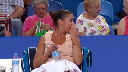 Serena Williams commande un café en plein match !