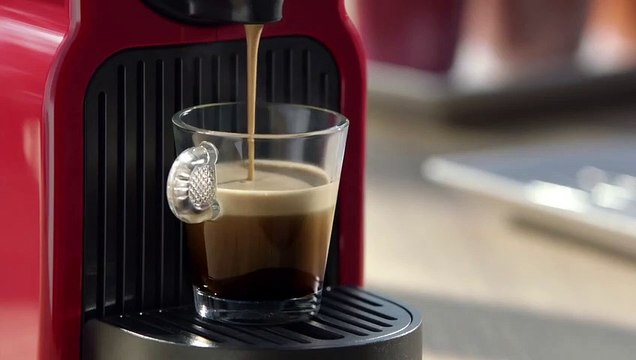Pub Nespresso : Jean Dujardin et George Clooney se disputent pour une café