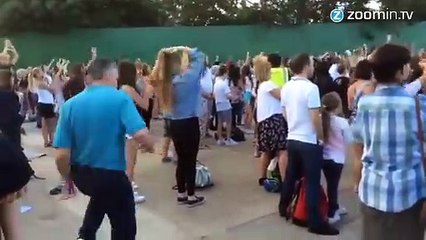Un père de famille nous fait une danse de feu !