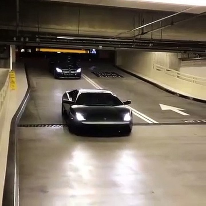 Voilà comment ce chauffeur de Lamborghini fait pour ne pas payer le parking