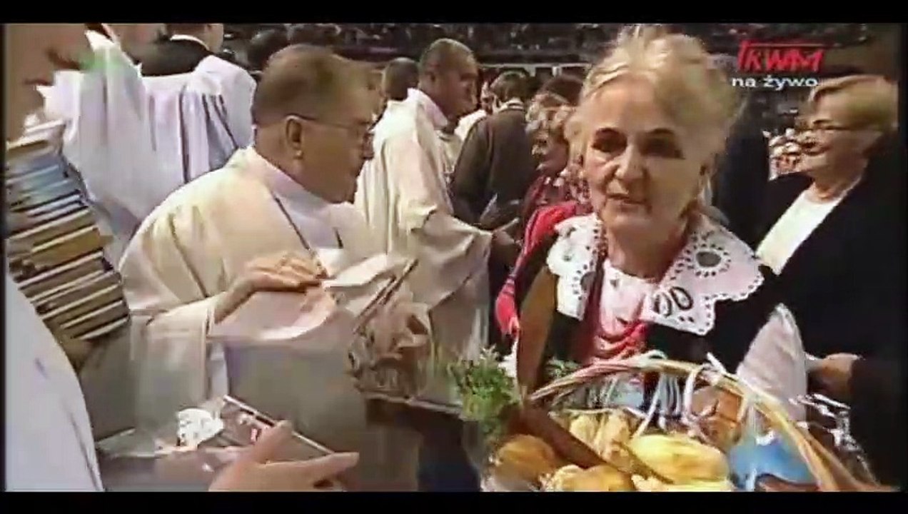 Un prêtre refuse les baisemains