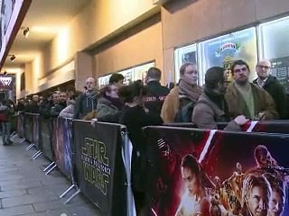 En Jedi ou en Vador, les fans de "Star Wars" sur le pied de guerre depuis l'aurore