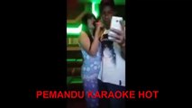 TAMU NYA NAFSU BANGE, PEMANDU KARAOKE HOT DI TEMPEL TRUS