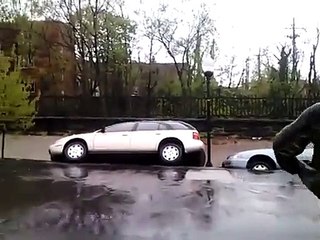 Un glissement de terrain impressionnant filmé à Baltimore