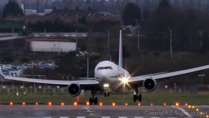 Atterrissage d'un Boeing 767 sous des vents violents