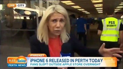Le premier acheteur de l'iPhone 6 le fait tomber devant les caméras !