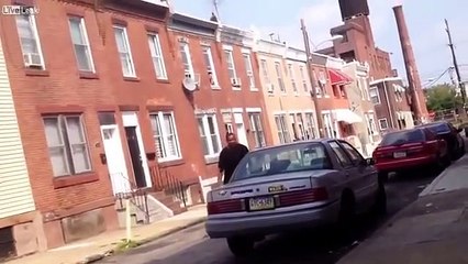 Il oublie ses clés de voiture et se met KO en essayant de la forcer