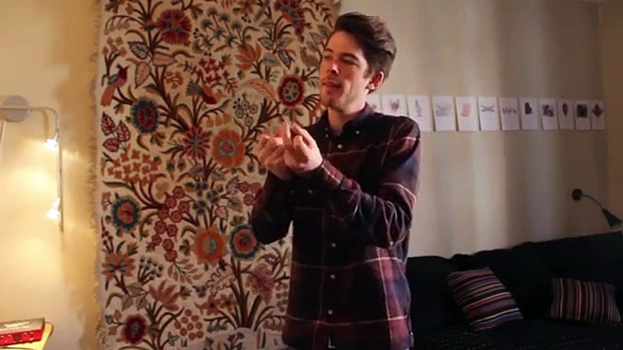 Il joue la musique de Super Mario Bros en claquant des doigts