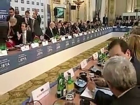 Libye: unité anti-Kadhafi à Londres, l'armement des insurgés évoqué