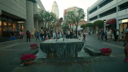 Ils dansent nus dans les rues de Los Angeles