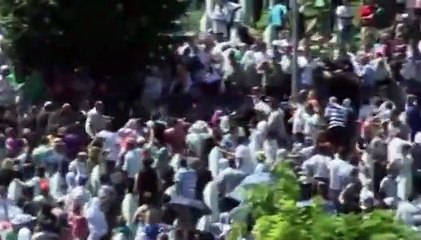 Le Premier ministre serbe, attaqué à coup de pierres