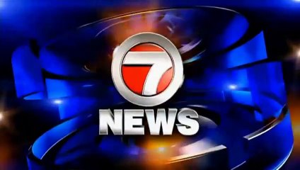 Un funambule traverse le grand canyon sans protection