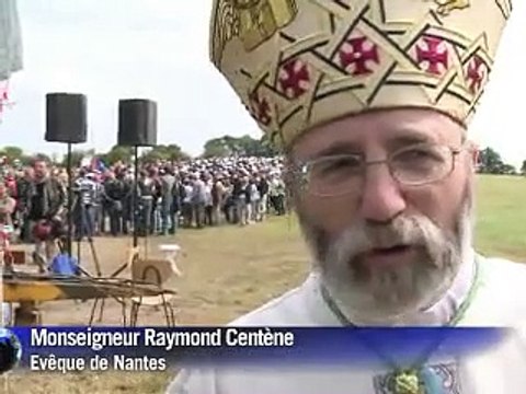 Des milliers de motards autour de leur Madone à Porcaro