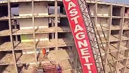 Impressionnant : ces immeubles sont démolis en seulement deux minutes !
