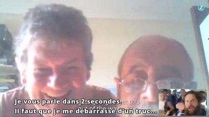 En plein saut en parachute, il appelle ses parents !