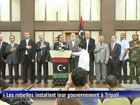 Libye: Kadhafi se manifeste, le gouvernement rebelle installé à Tripoli