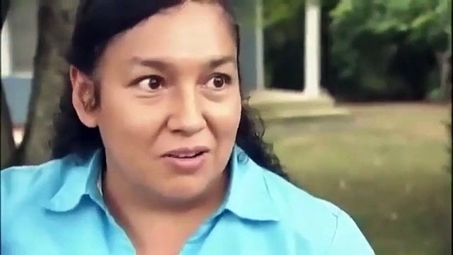 Vidéo choc : Une homme accroché au pare-brise arrière d'une voiture sur l'autoroute !