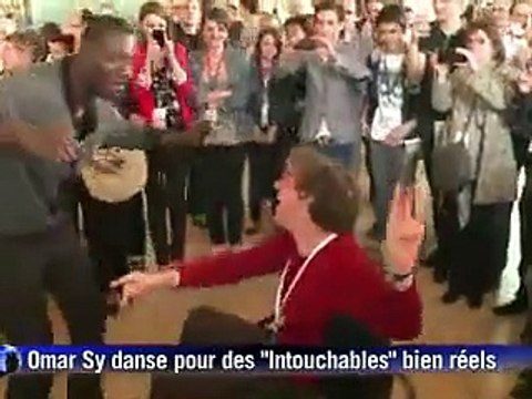 Omar Sy danse pour des Intouchables bien réels et à l'humour caustique