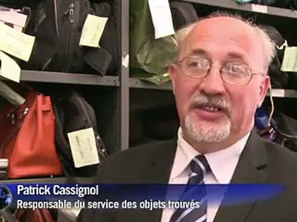 Tourisme à Paris: après la Tour Eiffel, un petit tour aux Objets trouvés?