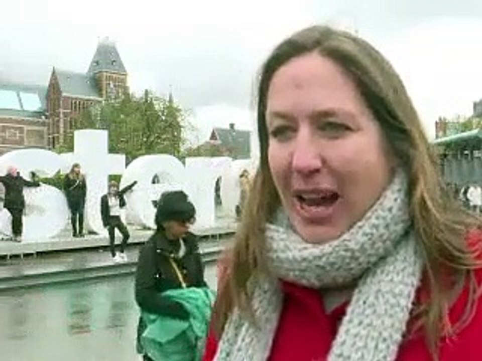 Submergée par les touristes, Amsterdam veut éviter la noyade