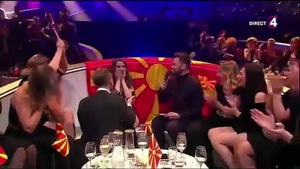 Public Buzz : Il demande en mariage une candidate de l'Eurovision en plein direct !