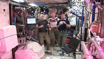 Jouer au foot dans l'espace, ça donne quoi ?