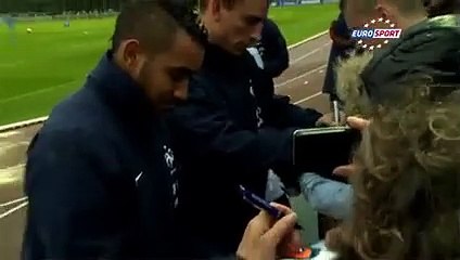 Quand une supportrice de l'équipe de France confond Jérémy Mathieu et Morgan Schneiderlin