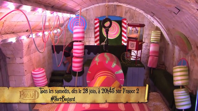 Malika Ménard sexy dans l'épreuve des cylindres dans Fort Boyard