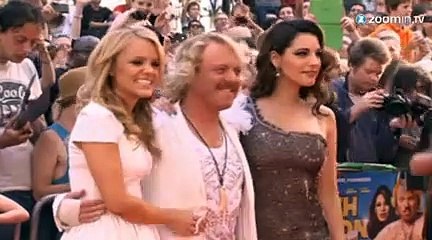 Kelly Brook affriolante et sexy pour New Look