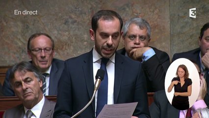 Un député inattentif pris en flagrant délit à l'Assemblée nationale