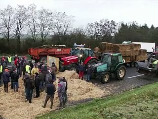 Elevage: Des axes routiers toujours bloqués jeudi soir en Bretagne