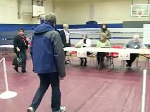 Le New Hampshire vote, le modéré Mitt Romney favori