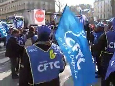Loi Travail: Manuel Valls à l'heure d'arbitrages à risques