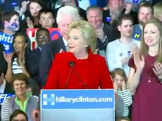 Primaires de l'Iowa: Trump battu, Clinton accrochée