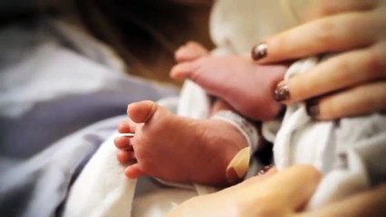 Kathy est aveugle pourtant elle voit son bébé...